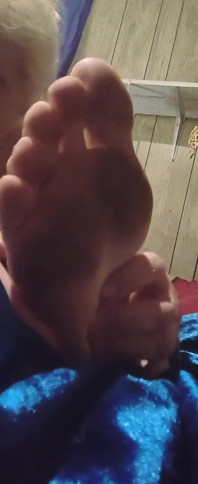 Meus pés do marido prontos para foder e eles estão sujos e fedem