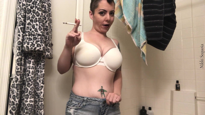 Nikki's Fetishes: Duża przyrodnia siostra przyłapana na paleniu