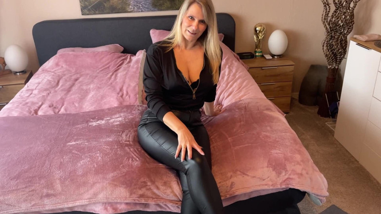 Susi's fetish: Wet Look Ass