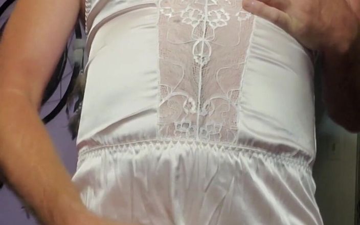 Fantasies in Lingerie: Aku lagi ngentot dengan lingerie seksi di ranjang