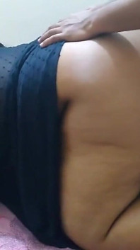 Sexy mussulmana paffuta si diverte a leccare e scopare dal fidanzato della sua amica