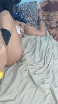 Desi coppia ama masturbarsi e sditalinarsi prima di scopare