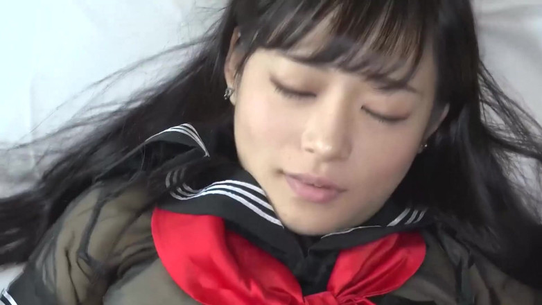 Asians in love: Hübsches asiatisches teen in uniform, creampie