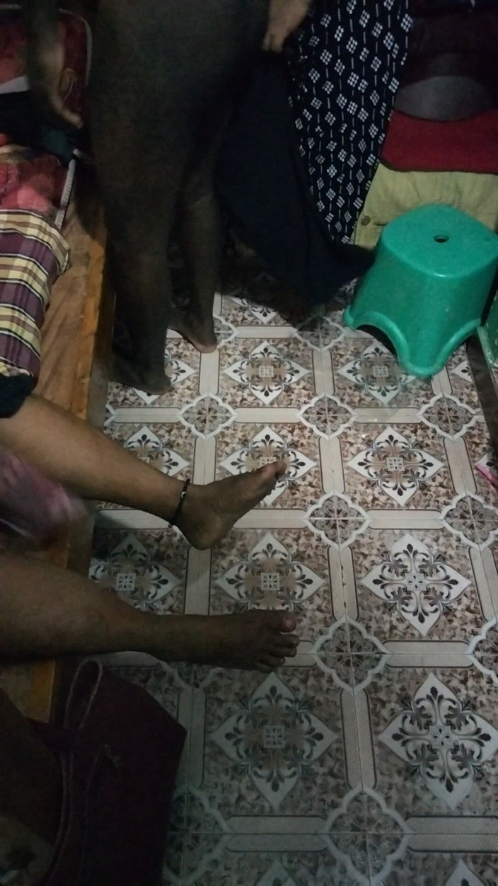 Tamil lesbian: Cewek hot ini lagi asik toketnya sambil ngobr