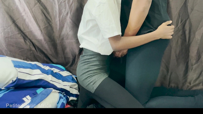 Petite Erotic Africa: Remaja afrcan mungil mencoba anal setelah ngentot memek
