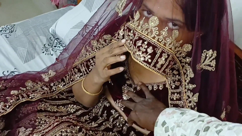 Apple Porn: Cuplu indian desi proaspăt căsătorit în prima noapte sex