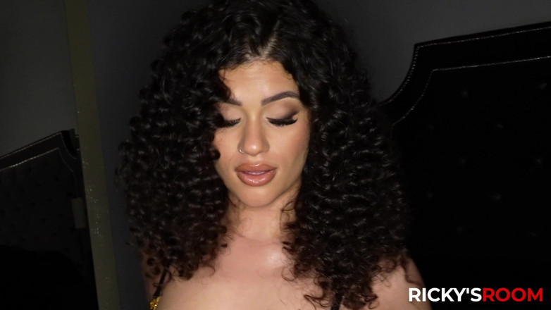 Ricky's Room: Rickysroom jauh ke dalam hutan dengan Remy Woods