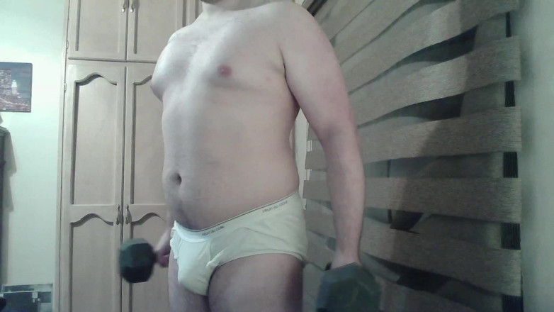 Himbo_Fox: Garanhão Musculoso no Dia do Peito e Ombro