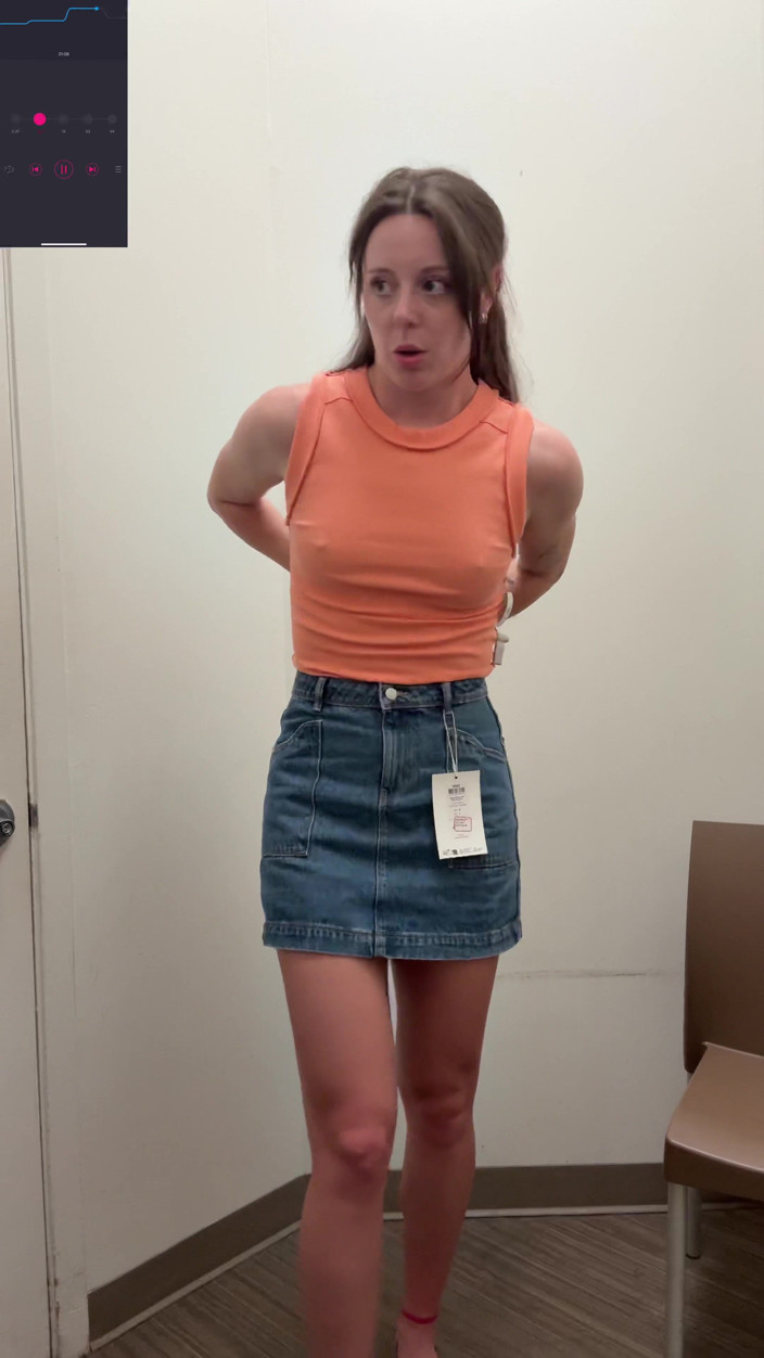 Nadia Foxx: Getting off I Hope No One Hears Me!