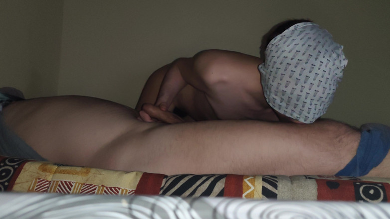 MartyBrady: Sexig Twink suger en kuk och knullas barbacka i röpan