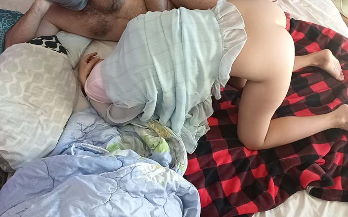 Mirsur: ホットなアマチュアカップルとの性感マッサージ。大きなお尻、巨乳、毛深い猫を持つラテン系。