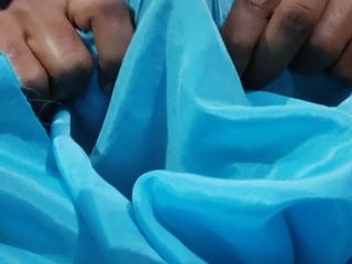 Satin And Silky: साटन रेशमी हाथों से चुदाई पोर्न - चाची के नीले क्रेप साटन रेशमी सलवार के साथ लंड का सिर रगड़ना (38)