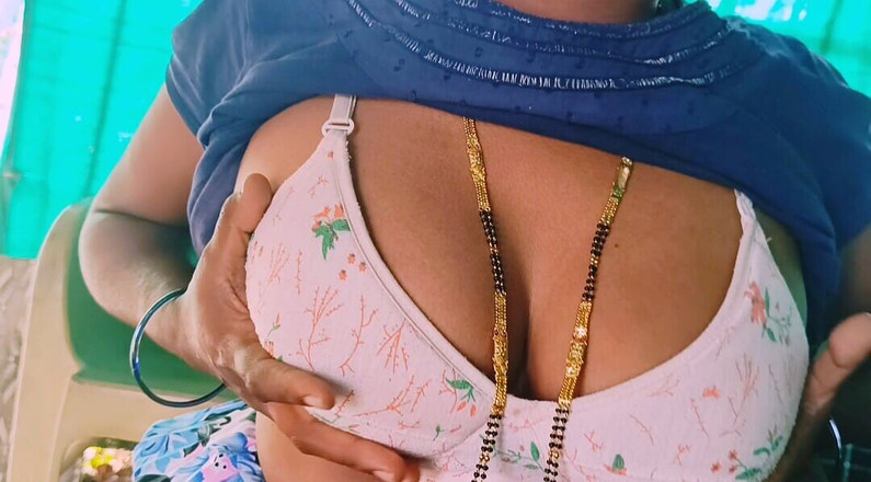 Telugu honey lips: Branlette d’une femme de ménage desi. Mots cochons telugu.