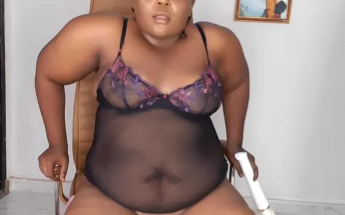 Mara Exotic: Horny Ebony Babe Cuming Pussy