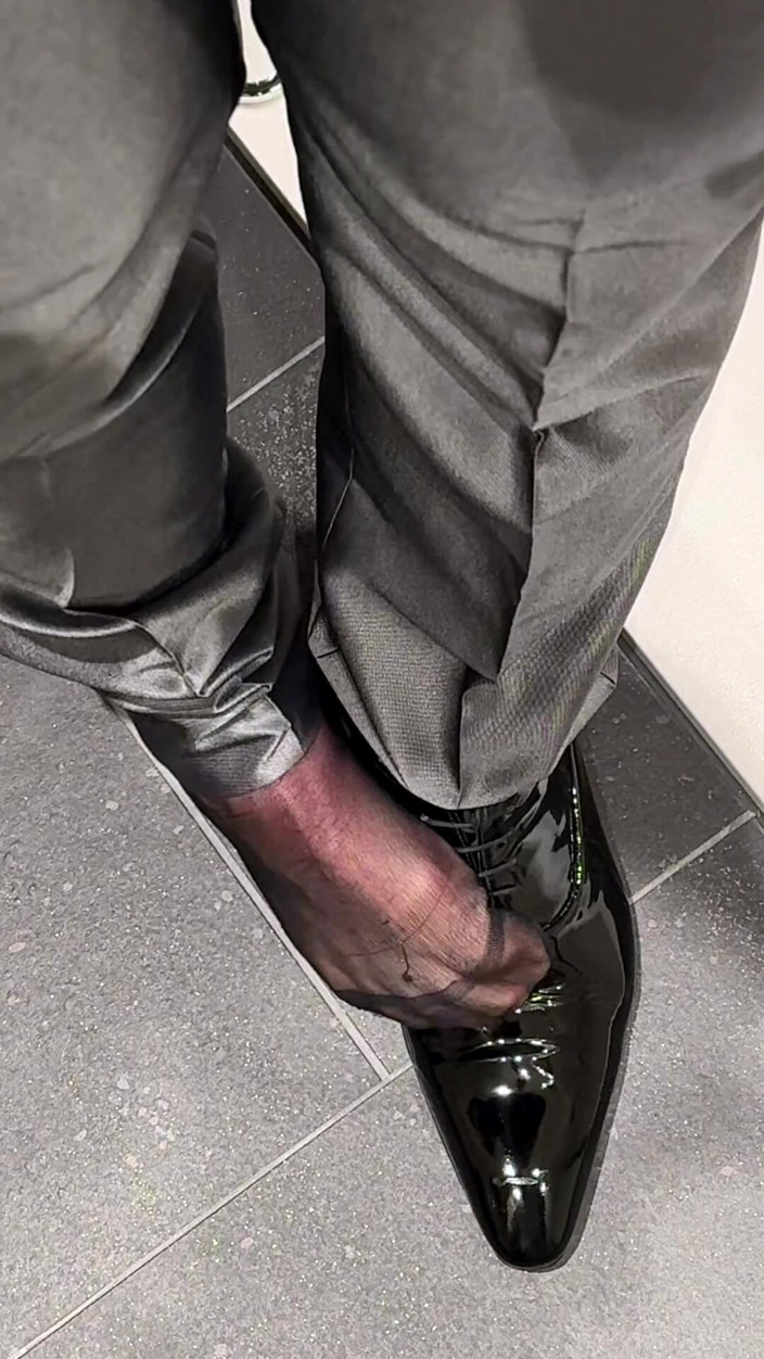 Master Shiny Shoes: abito lucido, scarpe lucide, cazzo lucido