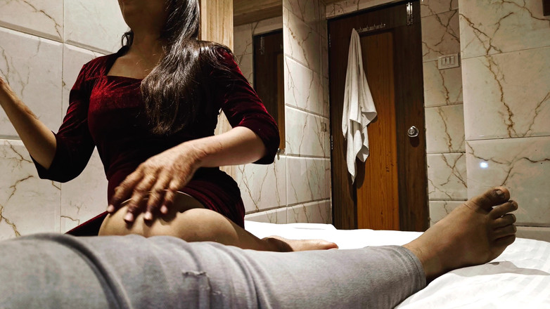 Riya0690: Indisk tjej Riya kallades till hotellet för audition