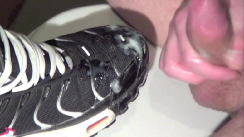 Sneaker gay: Scally boy fuck in sneakers