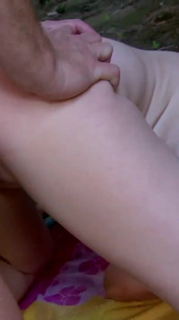 Sabrina Deep brunetka s velkými prsy dává hluboké kouření a šuká na pláži # 2