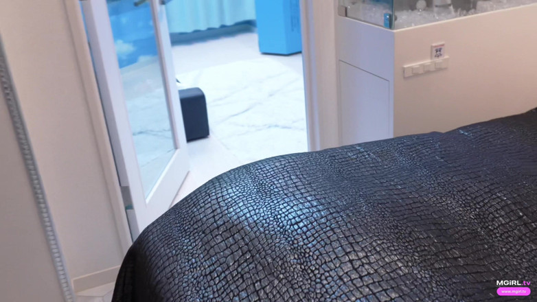 MgirlTV: La moglie traditrice giapponese con un gran culo fa sesso...