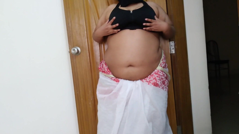 Aria Mia: Bhabhi offre sesso gratuito con Deva