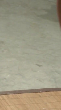 Amateur-sklavin bdsm im hogtie auf den kopf gestellt