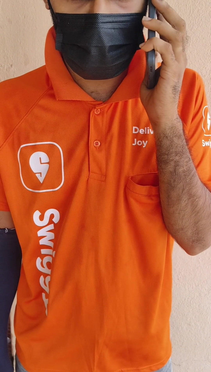 Tamil lesbian: Swiggy кур'єр має гарячий секс з молодою тітонькою