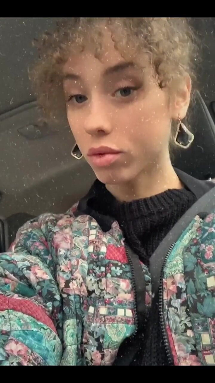 Tia Tizzianni Productions: 비즈니스 캐주얼 Lily Demure