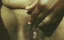 Indian sexy studio: Збуджена індійська дружина показує мастурбацію пизди та великих цицьок, коли чоловік відсутній