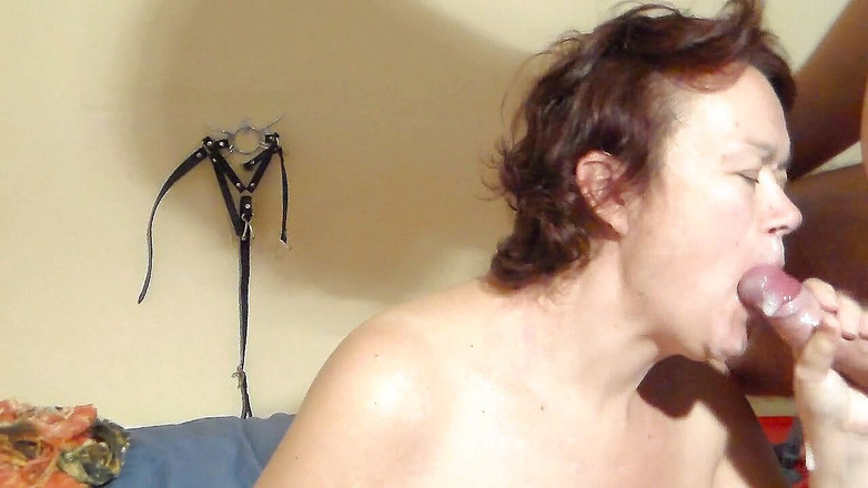 Sex hub couple: John jen को उसके मुंह पर बड़ा वीर्य शॉट देता है