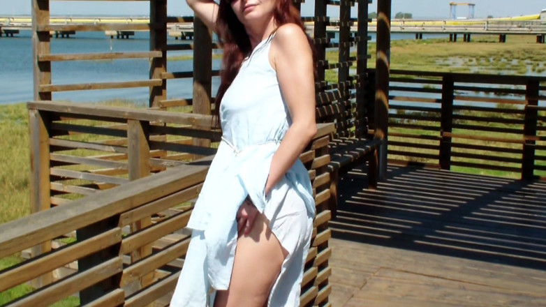 Spaingirl Natalie: Flashing on the street 4
