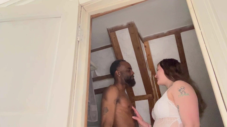 Thekookiejar: Lonely House Wife Fucks Black Guy Working on Her House