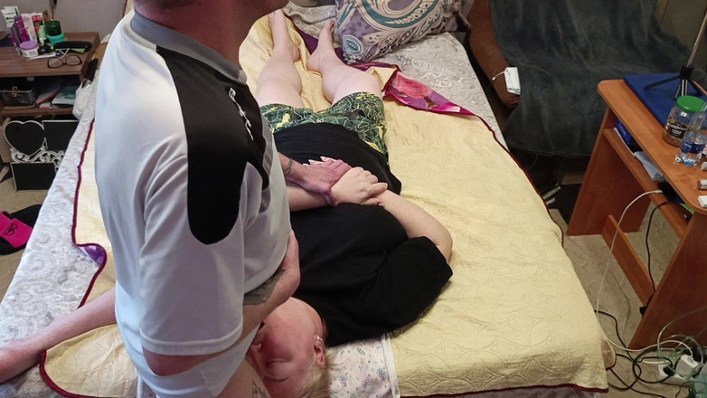 Zona901: Jag runkar av min kuk och knullar min styvmamma i...