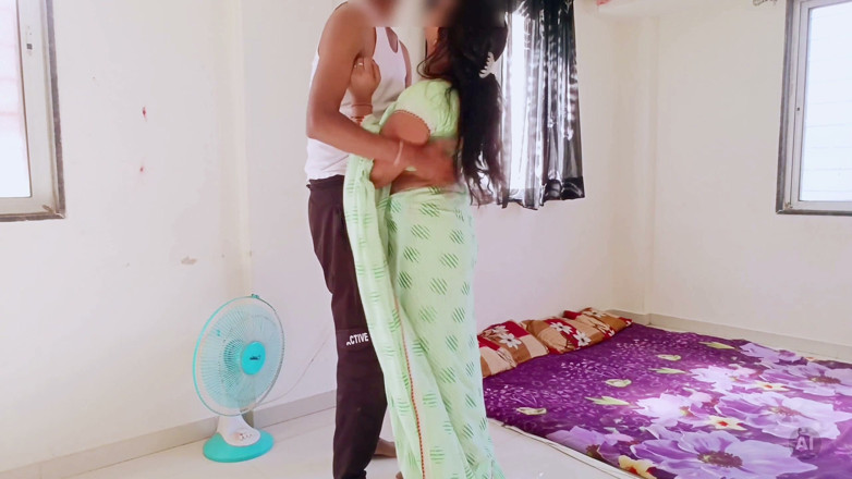 Riyagueen: Riya Bhabhi agitou o pênis do namorado e chupou