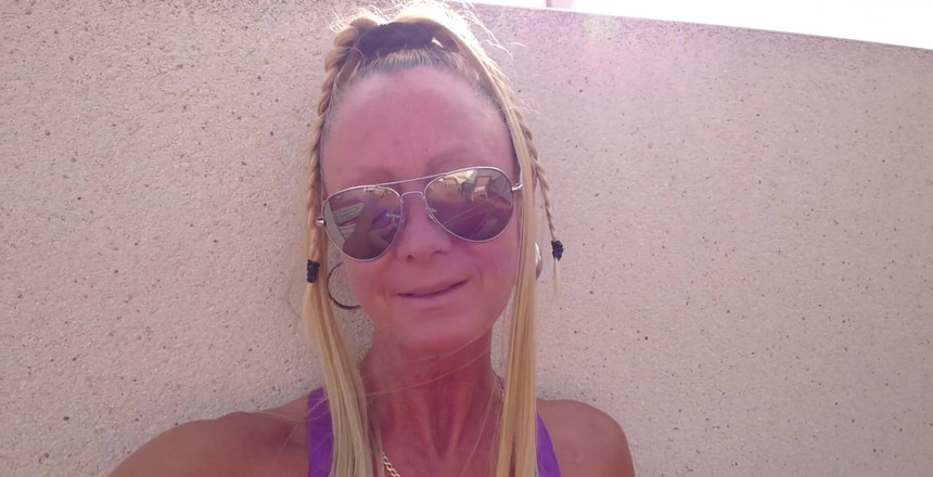 Natalie K: Masturbando minha buceta nua na minha varanda, esfregando e desejando-lhe...