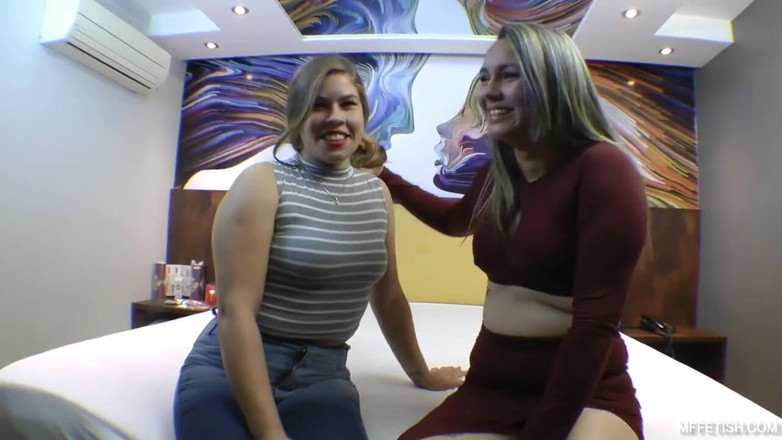 Sapphic Latinas: Muschilecken, dominanz älterer stiefschwester