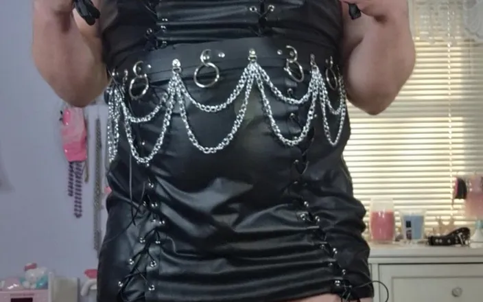 Victoria Lecherri: Satin, Fur and Leather!
