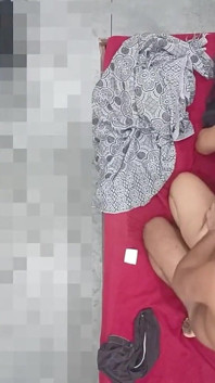 Tôi đi vào phòng chị kế của tôi, tôi đụ âm hộ chị kế của tôi, bú vú và liếm âm hộ xuất tinh vào đít