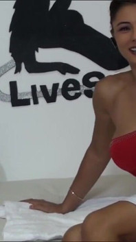 Sofia Cucci veut que tu s'amuses avec elle