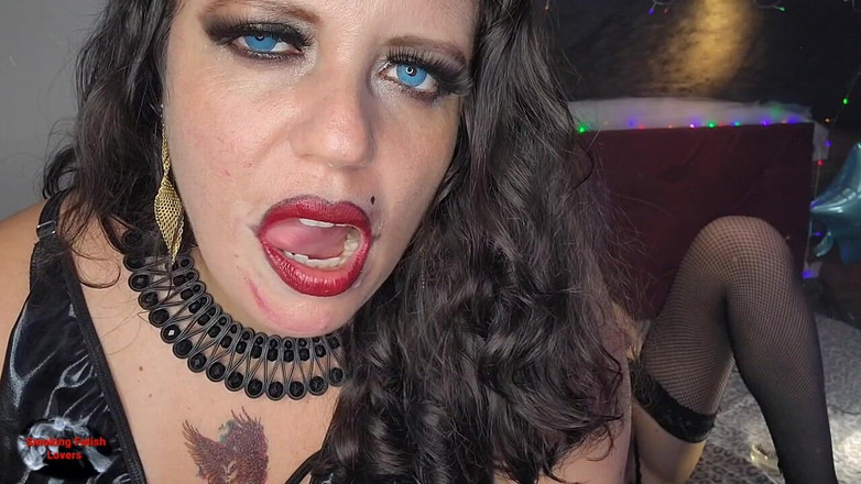 HollyCox: Sesiune de dominare cu trabuc