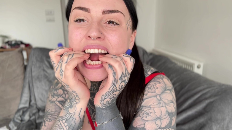 Miss Valentina: Feticcio con l'apparecchio