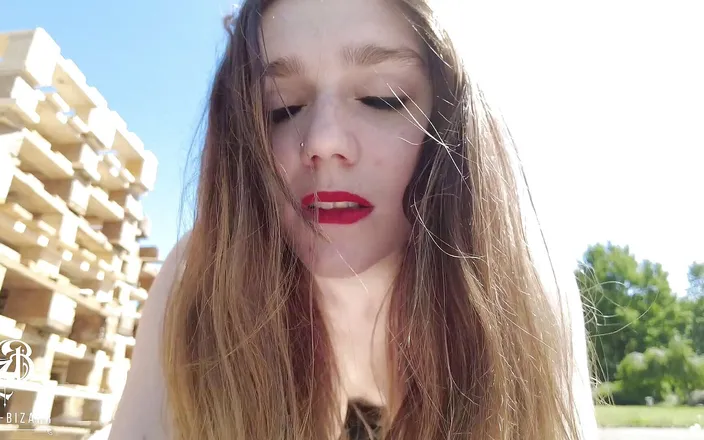 Zara Bizarr: Horny outdoor quicky! Cum on my tits!