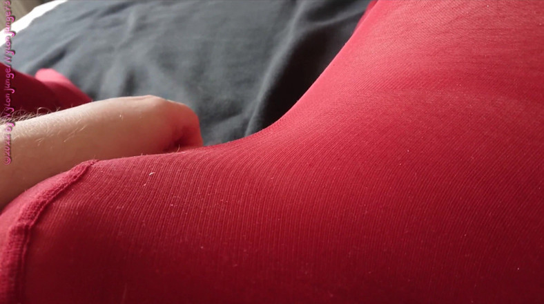 Carmen_Nylonjunge: Nylonjunge adoră ciorapii roșii 1 • Distracție cu testicule