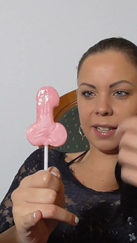 Madam Carla'nın küçük penis aşağılaması!