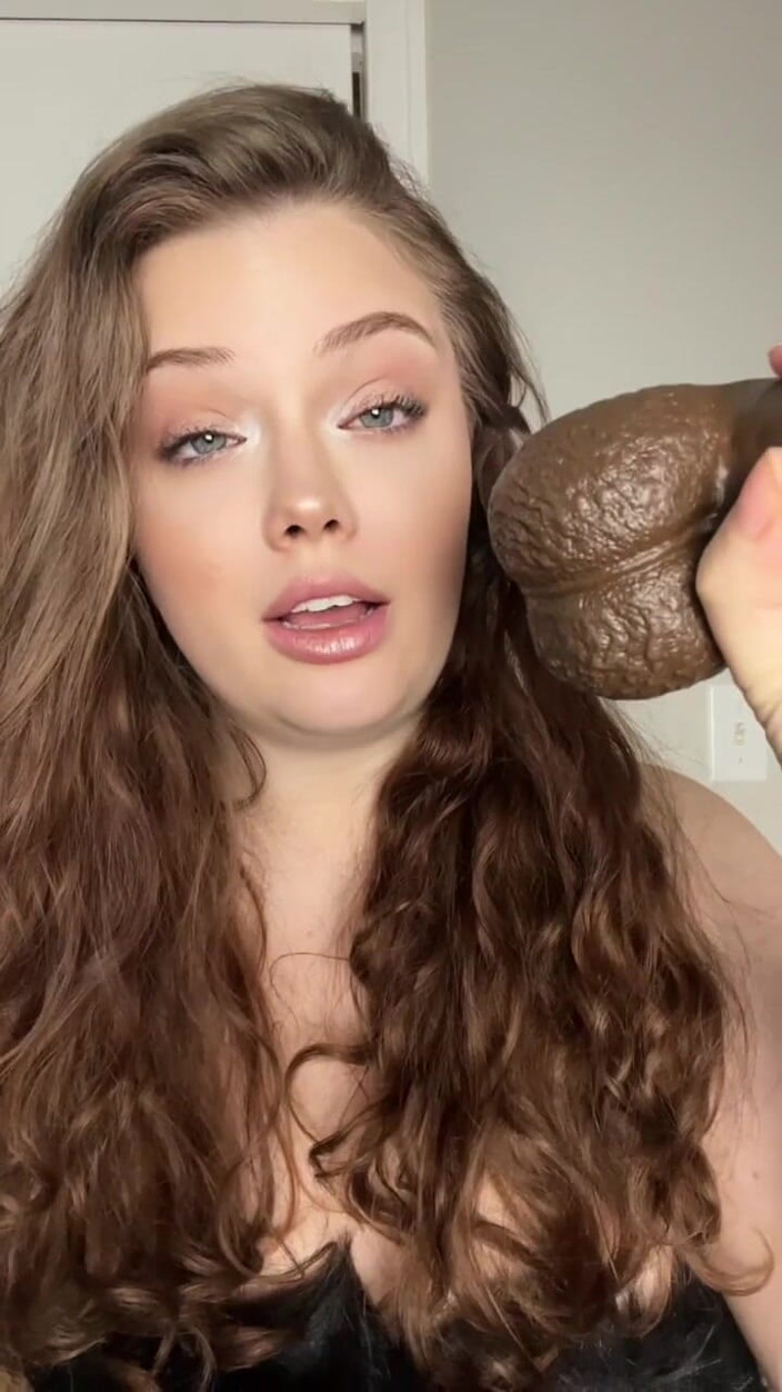 Youdreamgirl123: MILF Domme v kožených děvkách ze svého sissyho chlapce hraní...