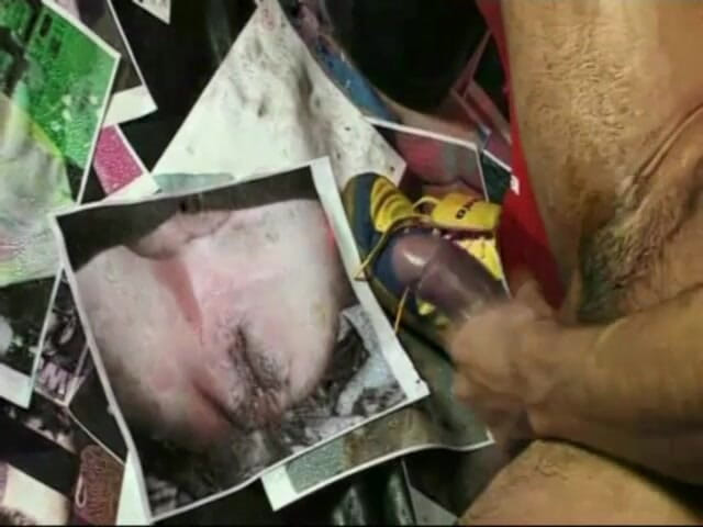 Sneaker gay: Cruising fetish sex with piss