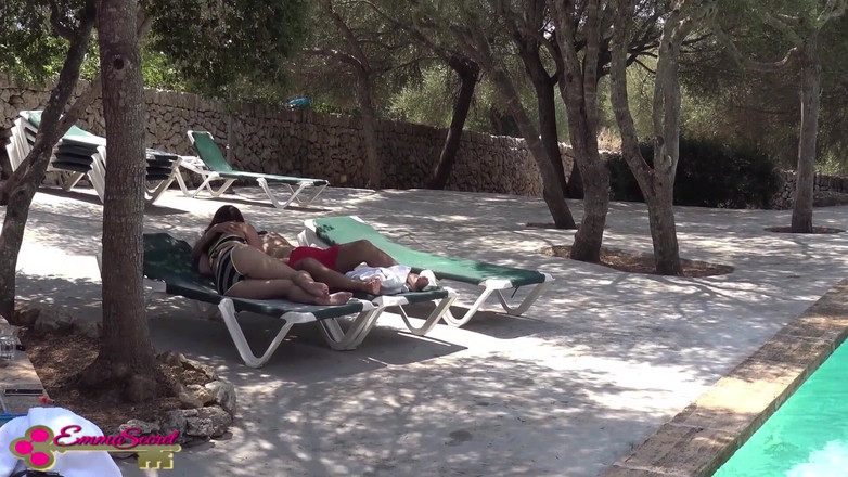 Emma Secret: Zu Notgeil?! Urlaubs Dreier Am Pool!