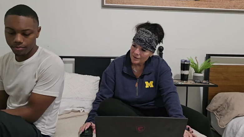 Cory Strokes: Hollee Huntress používá Cory Strokes "joystick"