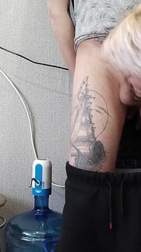 Stiefmutter hat nach wichsen und blowjob einen schluck sperma