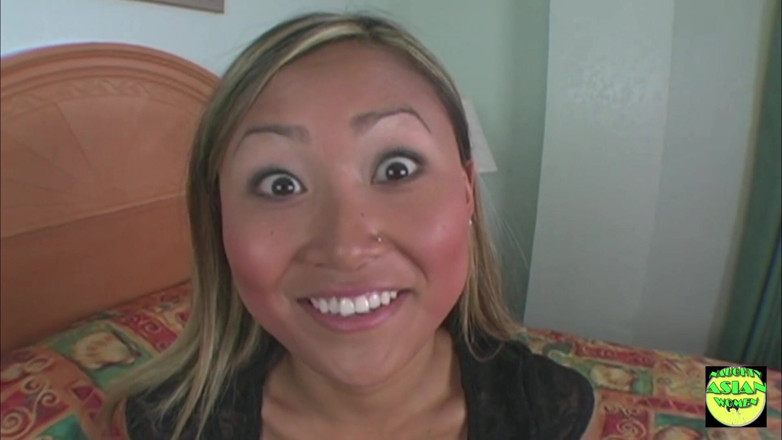 Naughty Asian Women: Un chico en una posición anal estilo perrito perfora a...