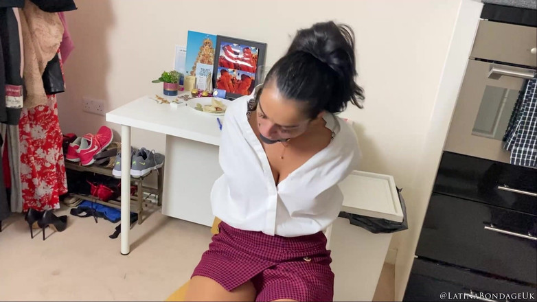 Latina Fetish: 라티나 in: 거대한 문제의 비밀 요원 라티나! (HD 화질)